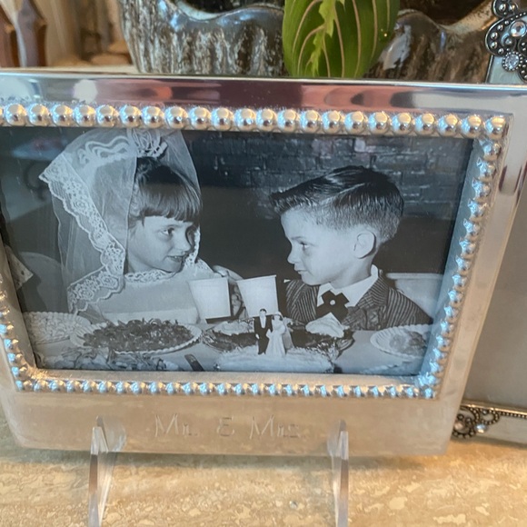 Silver Beaded Photo Wedding Engagement Mr & Ms Frame
Perfect GIFT WEDDING BRIDAL - Picture 1 of 4